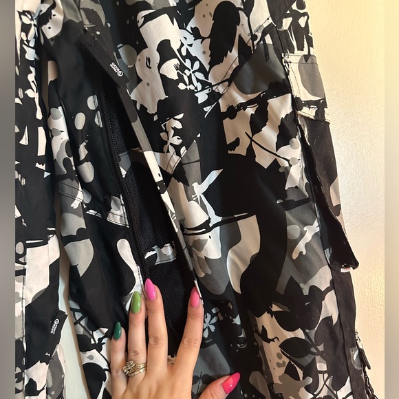 Powder Room (Ripzone) Core Snow Pants - W’s XS - Like New - Winter Camo print - Picture 4 of 8
